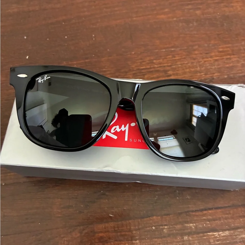 Ray-Ban Black Wayfarer Sunglasses